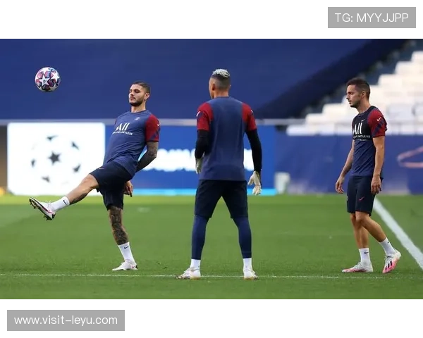 豪门对决再掀高潮青年才俊闪耀绿茵赛场引热议转会风云与冠军悬念交织